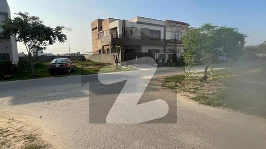 ڈی ایچ اے فیز 7 - بلاک وائے فیز 7,ڈیفنس (ڈی ایچ اے),لاہور میں 1 کنال رہائشی پلاٹ 2.75 کروڑ میں برائے فروخت۔