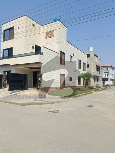 10 Marla corner house for sale