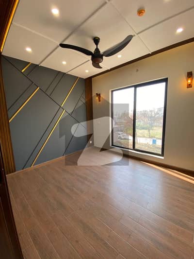 5 Marla ultra modern House For Rent in Lake City