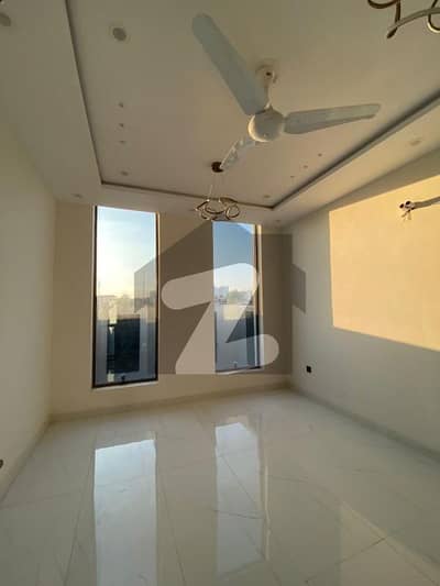 بحریہ ٹاؤن - پریسنٹ 8 بحریہ ٹاؤن کراچی,کراچی میں 4 کمروں کا 11 مرلہ مکان 80.0 ہزار میں کرایہ پر دستیاب ہے۔