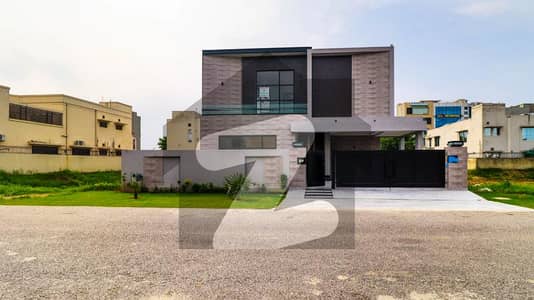 ڈی ایچ اے فیز 5 - بلاک ڈی فیز 5,ڈیفنس (ڈی ایچ اے),لاہور میں 4 کمروں کا 10 مرلہ مکان 5.5 کروڑ میں برائے فروخت۔