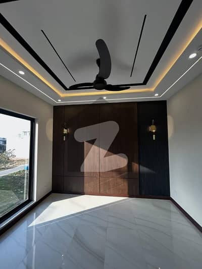 ڈی ایچ اے 9 ٹاؤن ۔ بلاک ڈی ڈی ایچ اے 9 ٹاؤن,ڈیفنس (ڈی ایچ اے),لاہور میں 3 کمروں کا 5 مرلہ مکان 3.5 کروڑ میں برائے فروخت۔