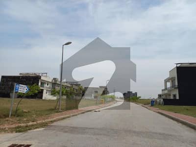 10 MARLA IDEAL LOCATION FOR SALE 10 MARLA IDEAL LOCATION FOR SALE