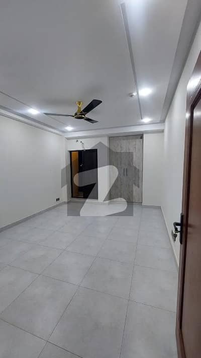 ONE BED UNFURNISHED APARTMENT AVAILABLE FOR RENT IN REASONABLE PRICE AT GULBERG GREENS