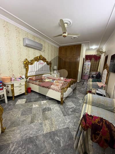 سبزہ زار سکیم لاہور میں 5 کمروں کا 14 مرلہ مکان 5.2 کروڑ میں برائے فروخت۔