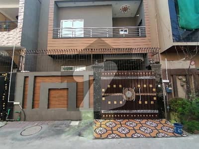 الرحمان فیز 2 - بلاک اے الرحمان گارڈن فیز 2,الرحمان گارڈن,لاہور میں 3 کمروں کا 3 مرلہ مکان 1.35 کروڑ میں برائے فروخت۔