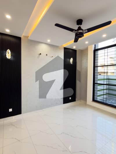 10 MARLA BRAND NEW HOUSE FOR SALE IN TARIQ GARDEN