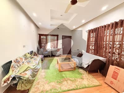 300 SQUARE YARDS 1ST FLOOR 3 BED DRAWING DINING WEST OPEN 1ST FLOOR FOR RENT IN JAUHAR