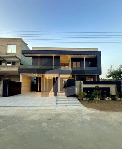 1 KANAL MOST BEAUTIFUL HOUSE FOR SALE TOP LOCATION NEAR TO PARK MOSQUE