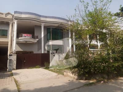 I-8 Beautiful Ground With Basement For Rent.