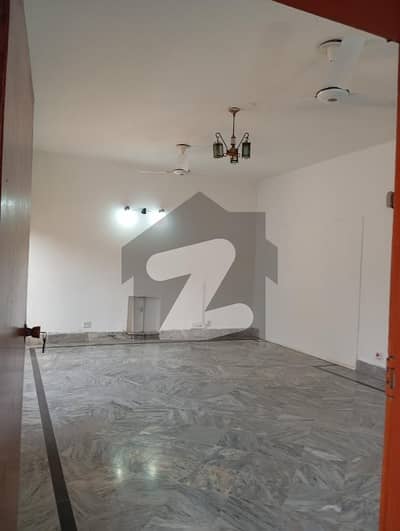 G9/3 Ground porshion avilebl for rent 3bed 3bath DD TV lounge kitchen Marble flooring Metar sepret car parking