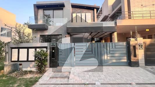 ڈی ایچ اے 9 ٹاؤن ڈیفنس (ڈی ایچ اے),لاہور میں 4 کمروں کا 8 مرلہ مکان 4.0 کروڑ میں برائے فروخت۔