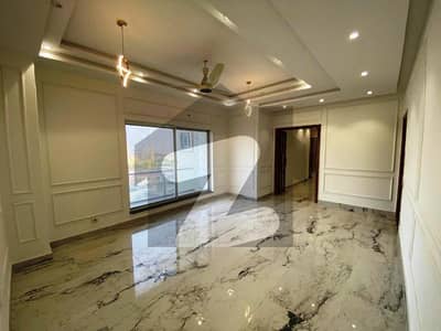 عسکری 11 ۔ سیکٹر بی اپارٹمنٹس عسکری 11,عسکری,لاہور میں 3 کمروں کا 12 مرلہ فلیٹ 5.33 کروڑ میں برائے فروخت۔