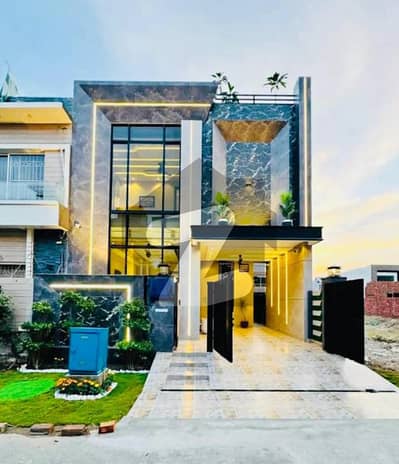 5 MARLA MODERN HOUSE FOR SALE IN DHA 9 TOWN.