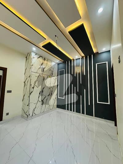 جوہر ٹاؤن فیز 2 جوہر ٹاؤن,لاہور میں 4 کمروں کا 3 مرلہ مکان 2.3 کروڑ میں برائے فروخت۔