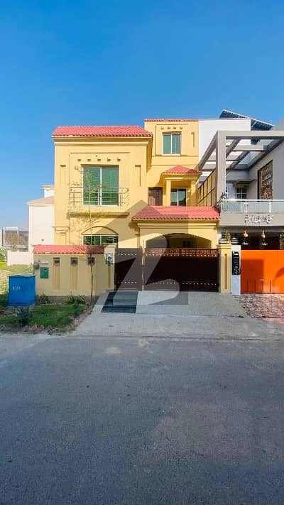 5 Marla house Available For Rent in Bahria Nasheman Lahore