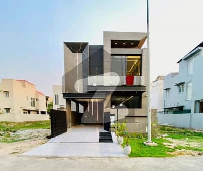 5 MARLA MODERN HOUSE FOR SALE IN DHA 9 TOWN.