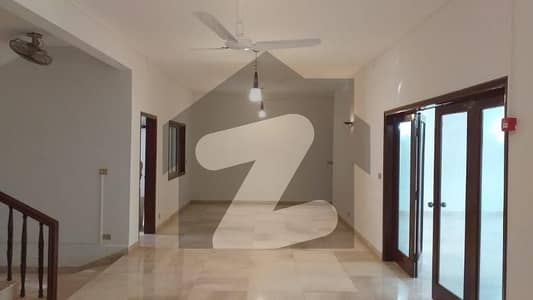 کلفٹن ۔ بلاک 5 کلفٹن,کراچی میں 5 کمروں کا 4 کنال مکان 10.0 لاکھ میں کرایہ پر دستیاب ہے۔