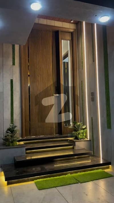 ڈی ایچ اے فیز 7 ایکسٹینشن ڈی ایچ اے ڈیفینس,کراچی میں 4 کمروں کا 4 مرلہ مکان 6.15 کروڑ میں برائے فروخت۔