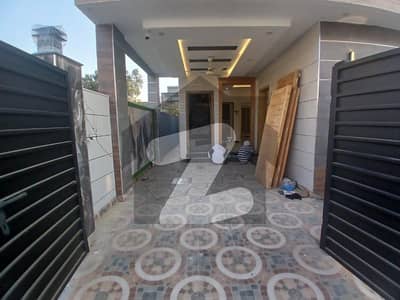 5marla house for rent in 3bad room TV lounge kichen with dring room giraj bajli pani gas available total tile floor