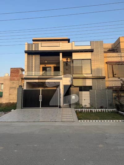 جوبلی ٹاؤن ۔ بلاک بی جوبلی ٹاؤن,لاہور میں 6 کمروں کا 10 مرلہ مکان 4.45 کروڑ میں برائے فروخت۔