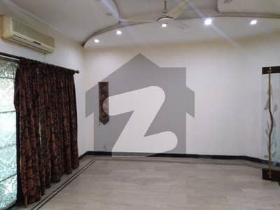 1 Kanal Beautiful Owner Builld House For Sale DHA Phase 4 Nara Park