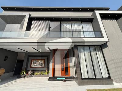 ویلینشیاء ہاؤسنگ سوسائٹی لاہور میں 6 کمروں کا 1 کنال مکان 9.6 کروڑ میں برائے فروخت۔