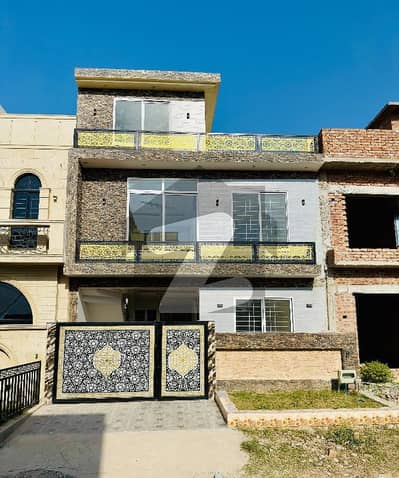 ایم پی سی ایچ ایس ۔ ملٹی گارڈنز بی ۔ 17,اسلام آباد میں 4 کمروں کا 5 مرلہ مکان 2.05 کروڑ میں برائے فروخت۔