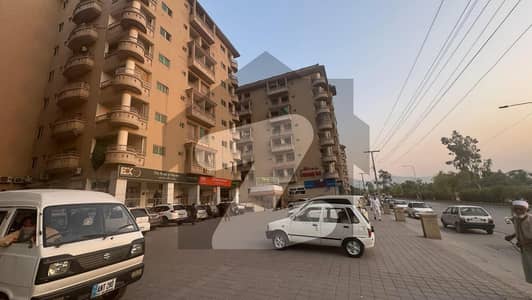 ڈین ہائٹس حیات آباد,پشاور میں 4 کمروں کا 7 مرلہ فلیٹ 2.78 کروڑ میں برائے فروخت۔