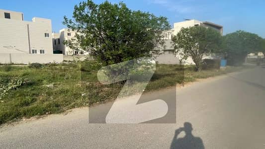 ڈی ایچ اے فیز 7 - بلاک ایس فیز 7,ڈیفنس (ڈی ایچ اے),لاہور میں 1 کنال رہائشی پلاٹ 3.35 کروڑ میں برائے فروخت۔