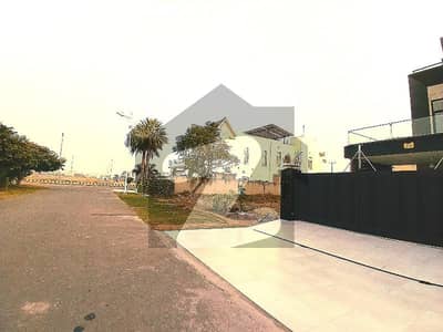 ڈی ایچ اے فیز 7 ۔ اوورسیز انکلیو ڈی ایچ اے فیز 7,ڈیفنس (ڈی ایچ اے),لاہور میں 1 کنال رہائشی پلاٹ 3.0 کروڑ میں برائے فروخت۔