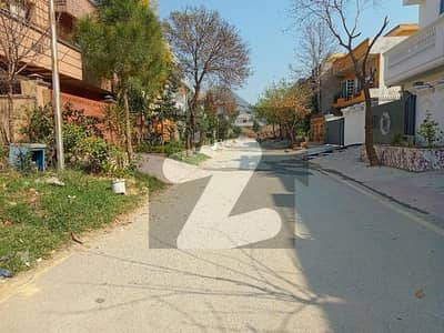 بی ۔ 17 اسلام آباد میں 11 مرلہ رہائشی پلاٹ 1.6 کروڑ میں برائے فروخت۔