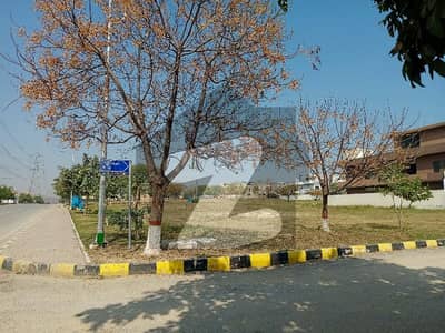 1 KANAL BEST LOCATION PLOT FOR SALE IN MULTI GARDEN B-17 ISLAMABAD