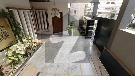 Prime Location 300 Square Yards House Ideally Situated In Gulistan-e-Jauhar - Block 14