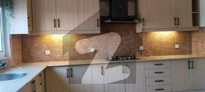 ڈی ایچ اے ڈیفینس فیز 2 ڈی ایچ اے ڈیفینس,اسلام آباد میں 4 کمروں کا 1 کنال مکان 2.5 لاکھ میں کرایہ پر دستیاب ہے۔