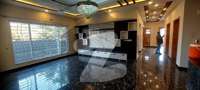 ڈی ایچ اے ڈیفینس فیز 2 ڈی ایچ اے ڈیفینس,اسلام آباد میں 6 کمروں کا 1 کنال مکان 2.95 لاکھ میں کرایہ پر دستیاب ہے۔