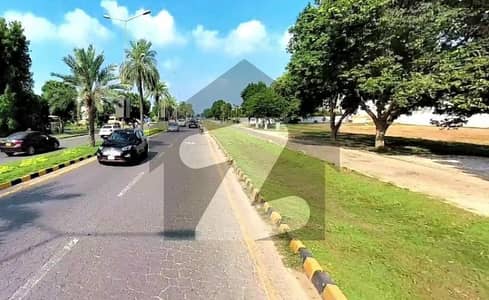 ڈی ایچ اے فیز 8 - بلاک ٹی فیز 8,ڈیفنس (ڈی ایچ اے),لاہور میں 1 کنال رہائشی پلاٹ 3.5 کروڑ میں برائے فروخت۔