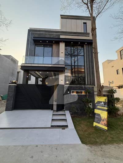 ڈی ایچ اے 9 ٹاؤن ڈیفنس (ڈی ایچ اے),لاہور میں 3 کمروں کا 5 مرلہ مکان 3.35 کروڑ میں برائے فروخت۔ ڈی ایچ اے 9 ٹاؤن ڈیفنس (ڈی ایچ اے),لاہور میں 3 کمروں کا 5 مرلہ مکان 3.35 کروڑ میں برائے فروخت۔