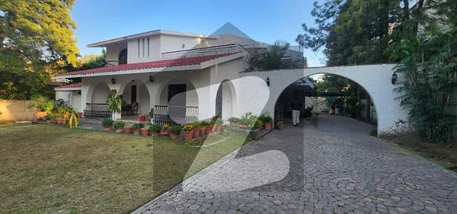 MASSIVE HOUSE FOR RENT IN F-7