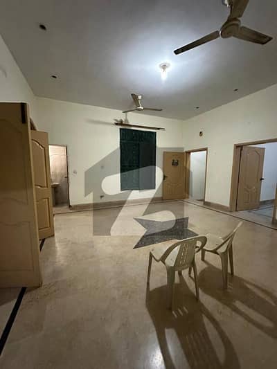 10 Maral Upper Portion For Rent in Qayum blk