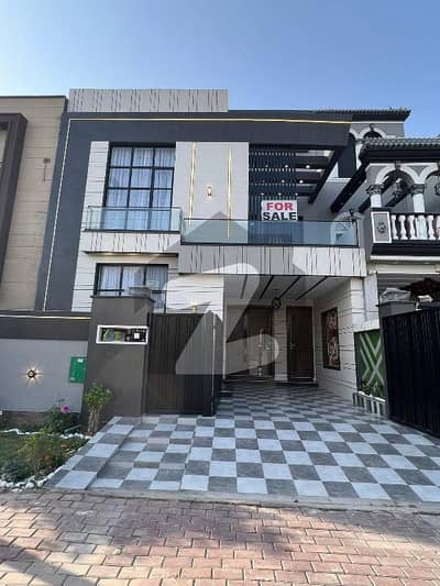 5 Marla luxury House available for sale in Bahria Town Lahore