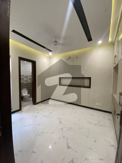 بحریہ ٹاؤن فیز 8 بحریہ ٹاؤن راولپنڈی,راولپنڈی میں 3 کمروں کا 7 مرلہ بالائی پورشن 33.0 ہزار میں کرایہ پر دستیاب ہے۔