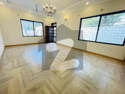 ای ۔ 7 اسلام آباد میں 5 کمروں کا 1 کنال مکان 8.0 لاکھ میں کرایہ پر دستیاب ہے۔