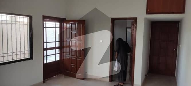 ڈی ایچ اے فیز 4 ڈی ایچ اے ڈیفینس,کراچی میں 3 کمروں کا 1 کنال بالائی پورشن 1.4 لاکھ میں کرایہ پر دستیاب ہے۔