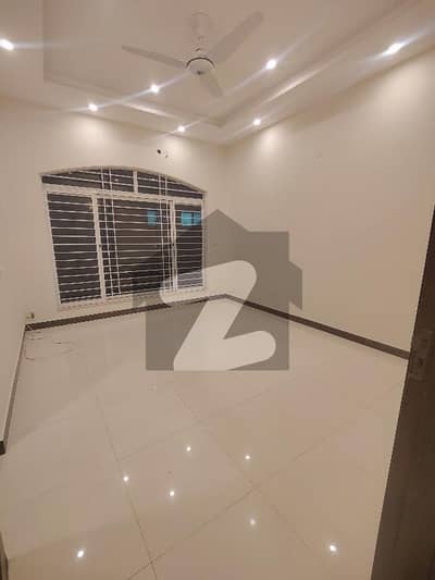 میڈیا ٹاؤن ۔ بلاک اے میڈیا ٹاؤن,راولپنڈی میں 5 کمروں کا 10 مرلہ مکان 1.8 لاکھ میں کرایہ پر دستیاب ہے۔