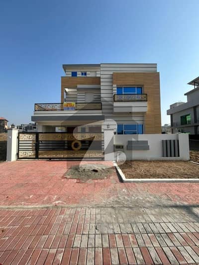 بحریہ ٹاؤن فیز 8 بحریہ ٹاؤن راولپنڈی,راولپنڈی میں 5 کمروں کا 12 مرلہ مکان 3.75 کروڑ میں برائے فروخت۔