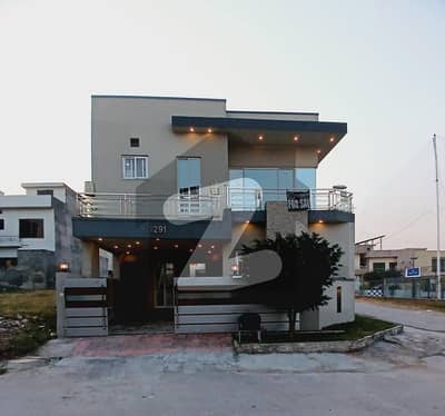 بحریہ ٹاؤن فیز 8 ۔ سفاری ویلی بحریہ ٹاؤن فیز 8,بحریہ ٹاؤن راولپنڈی,راولپنڈی میں 5 کمروں کا 7 مرلہ مکان 2.95 کروڑ میں برائے فروخت۔