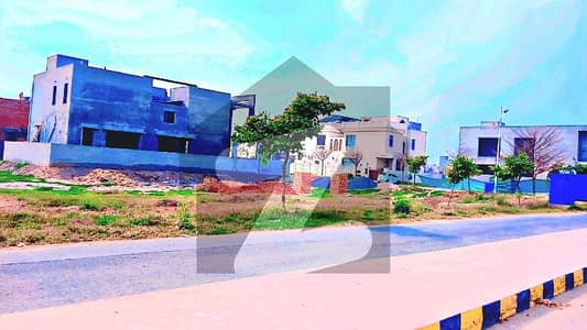 ڈی ایچ اے فیز 8 - بلاک یو فیز 8,ڈیفنس (ڈی ایچ اے),لاہور میں 2 کنال رہائشی پلاٹ 10.75 کروڑ میں برائے فروخت۔