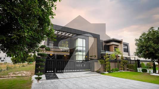 ڈی ایچ اے فیز 8 - بلاک یو فیز 8,ڈیفنس (ڈی ایچ اے),لاہور میں 6 کمروں کا 1 کنال مکان 26.5 کروڑ میں برائے فروخت۔