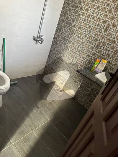 نواب ٹاؤن لاہور میں 5 کمروں کا 10 مرلہ مکان 1.5 لاکھ میں کرایہ پر دستیاب ہے۔